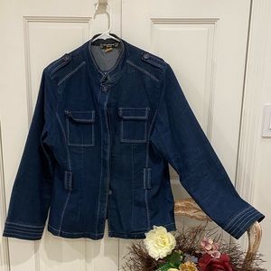 Stylish white stitch jean jacket - medium size